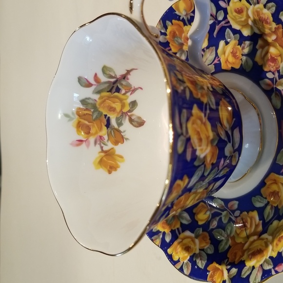 VINTAGE TEA CUP AND SAUCE - Picture 2 of 9